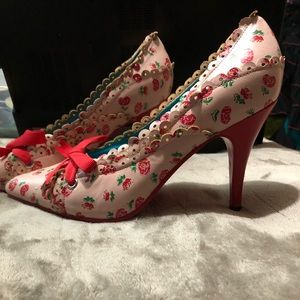 Size 8 Irregular Choice “Blythe” pumps